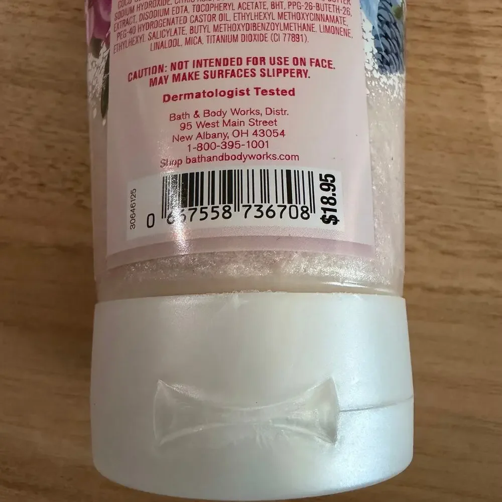 Bath & Body Works Strawberry Snowflakes Exfoliating Body Scrub 8 oz NEW